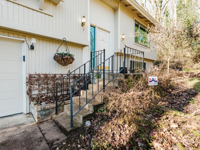 916 nw chipmunk pl
