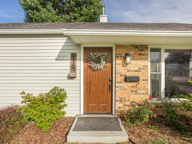 916 S Outer Drive