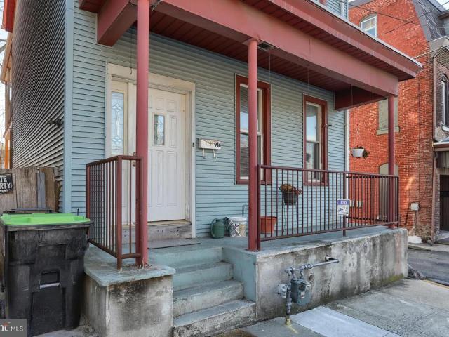 916 Walnut Street