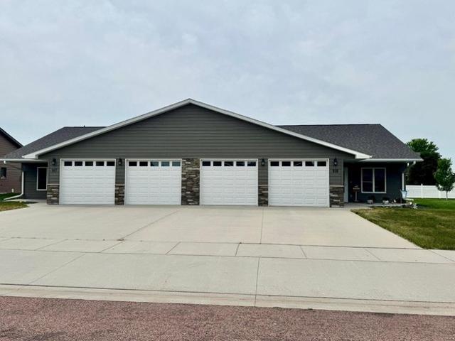 917/919 W 16th Ave, Mitchell, SD 57301