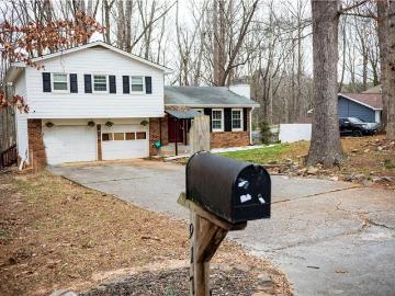 917 Chartley Dr SW, Lilburn, GA 30047 | MLS #7759