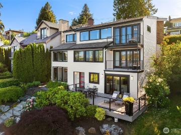 917 Lake Washington Boulevard S