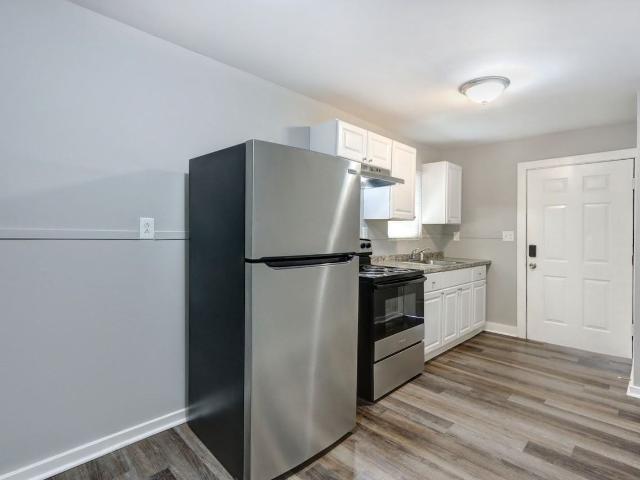 917 West Victory Drive 2 Bedroom Apartment for Rent at 917 W Victory Dr, Savannah, GA 31405 Cann Park