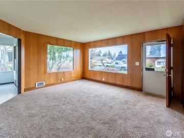 918 E 5th Street
