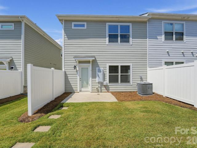 918 Sagecroft Lane