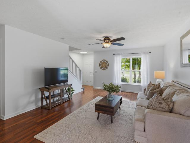 919 Seven Oaks Blvd