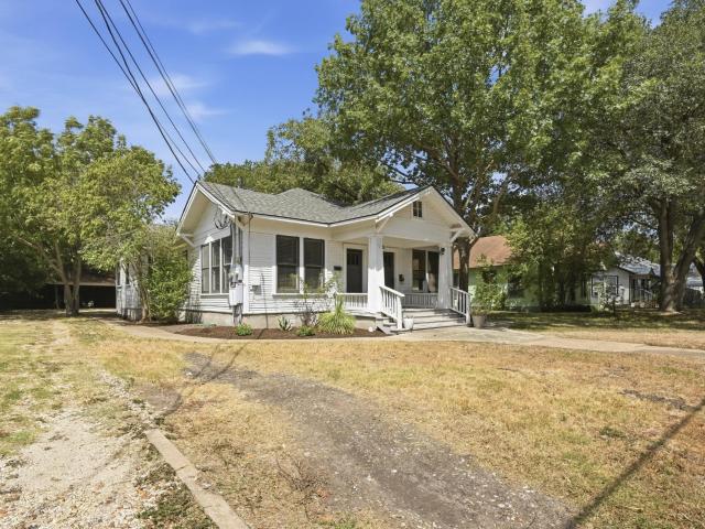 919 W Prairie Lea St