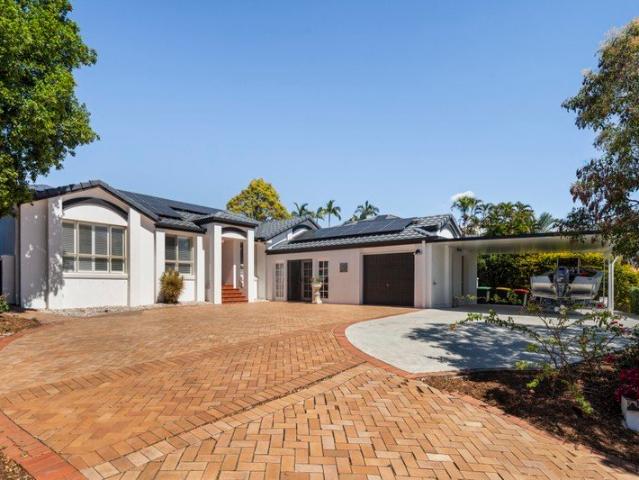 919smq block with a Spacious Family Living home!