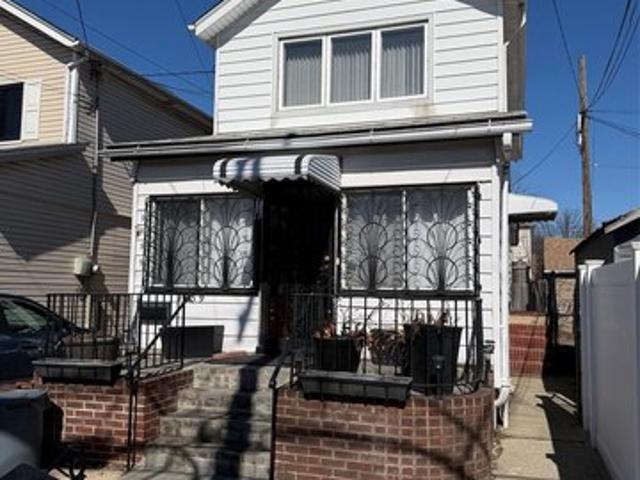 91 59 Chicot Rd, Ozone Park, NY 11417