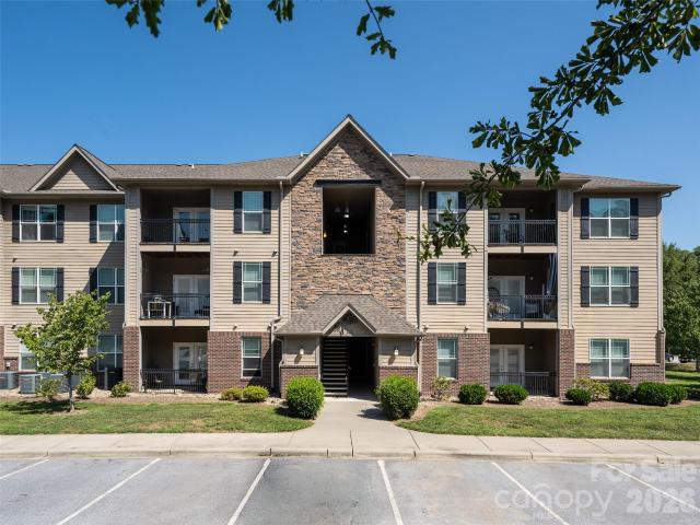 91 Brickton Village Circle # 103