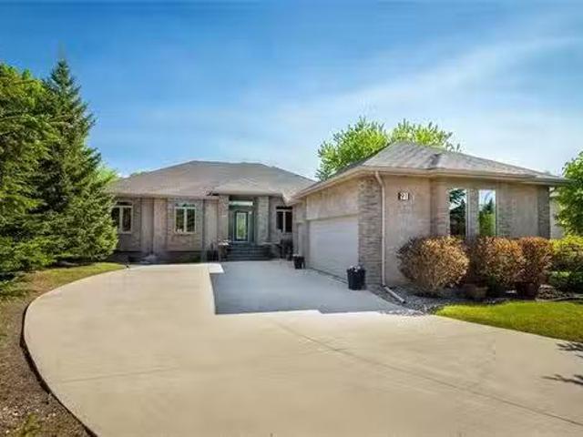 91 Eagle Creek Dr, East St Paul, MB, R2E 0L2 Luxury House fo.