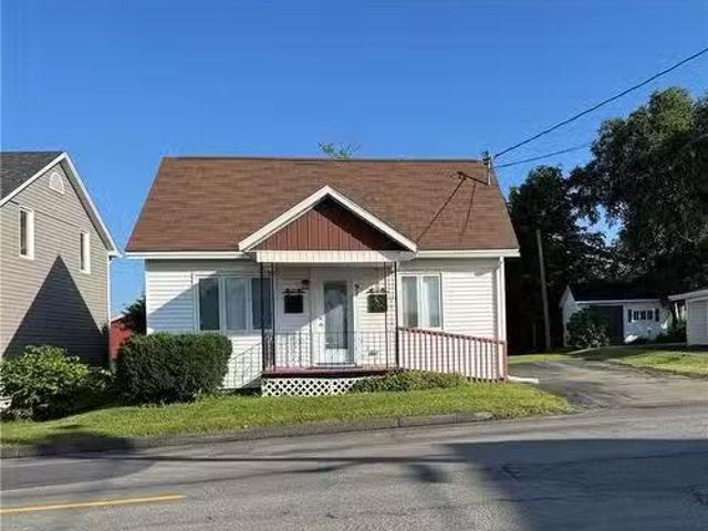 91 Evangeline, Grand Falls, NB, E3Y 1B9 house for lease Lis.