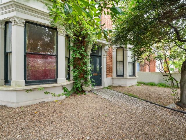 91 Knatchbull Road, London SE5 1 bed in a house share to rent £1,100 pcm £254 pw