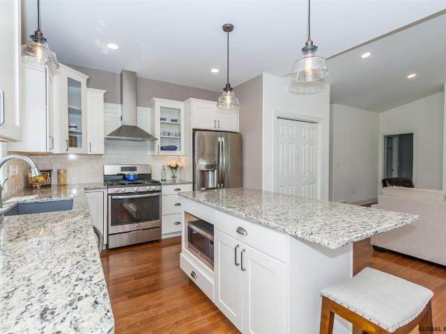 91 Lakepointe Way