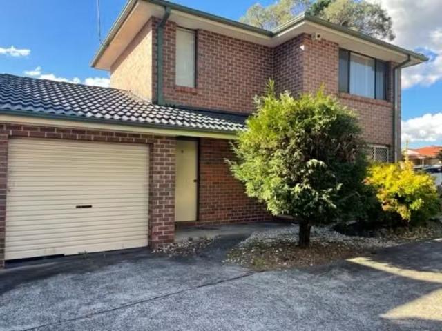 9/1 Mary Street, Macquarie Fields House for rent Listed by Le.