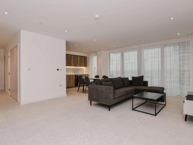 91 Sidney Street, Whitechapel, London 3 bed flat to rent £4,355 pcm £1,005 pw