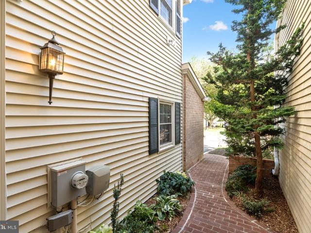 91 Sutphin Pnes Way