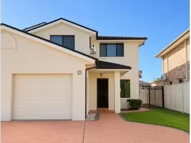 91B Bricketwood Drive, WOODCROFT House for rent Listed by Eve.