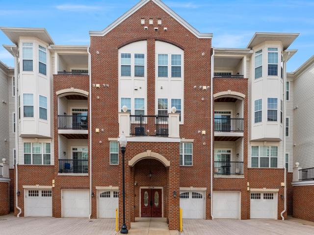 9204 Charleston Dr, Unit 206, Manassas, VA 20110 | MLS #VAMN2010