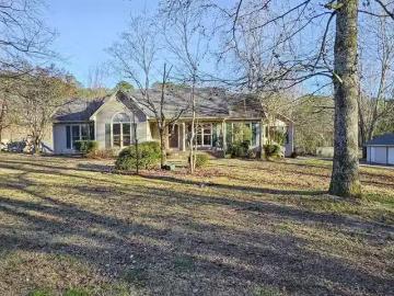 9206 BARKER RD, ATHENS, AL 35614