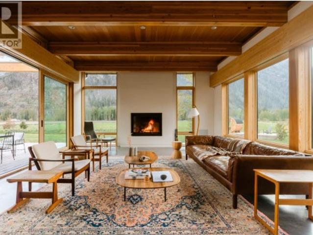 9209 Pemberton Meadows Road, Pemberton, BC, V0N 2L0 Luxury House for sale | Listing ID R3164 | Royal LePage Carriage Trade Luxury Properties