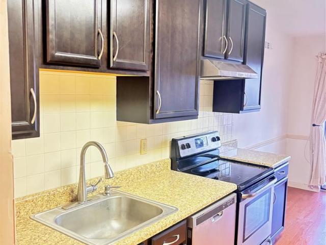 920 Guelbreth Ln, Unit 103, Creve Coeur, MO 63141 | MLS #26001