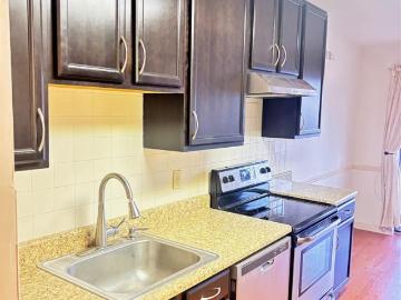 920 Guelbreth Ln, Unit 103, Creve Coeur, MO 63141 | MLS #26001