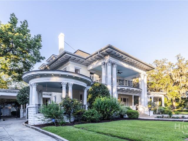 920 E Victory Drive