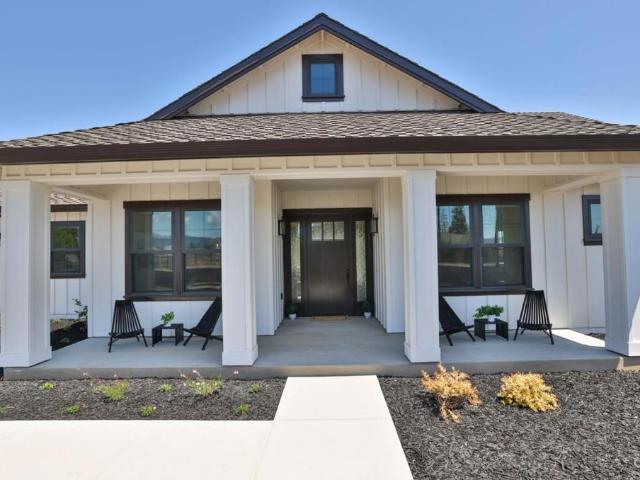 920 E Middle Avenue