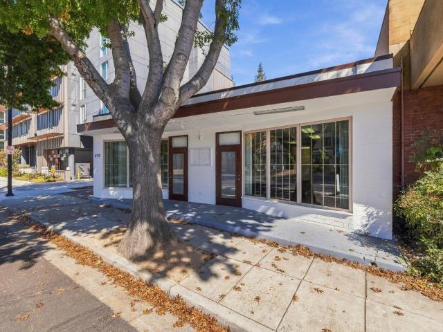 920 W El Camino Real