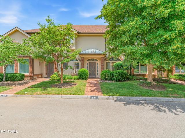 920 Westcourt Drive
