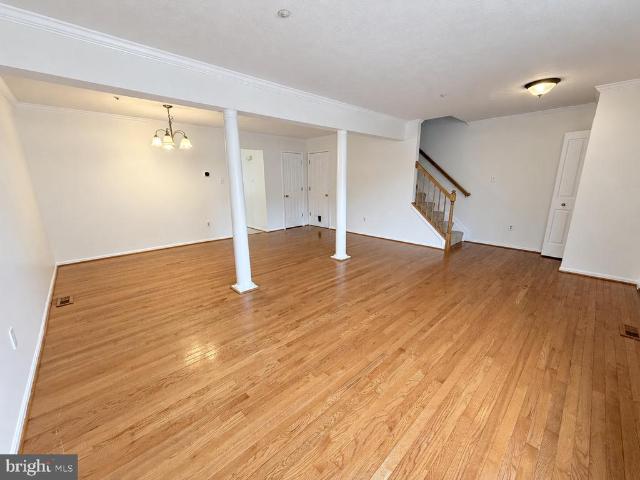 9215 Howland