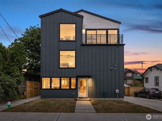 9215 12th Avenue NE