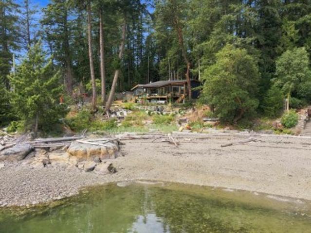 9219 Hydaway Road, Halfmoon Bay, BC, V7Z 1B4 house for sale | Listing ID R3156 | Royal LePage