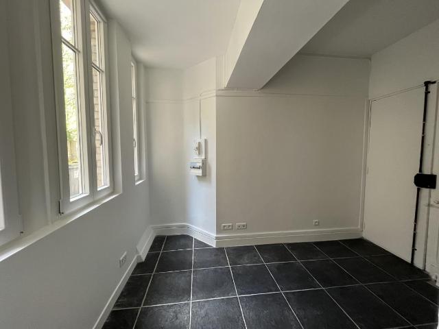 92100 BOULOGNE Pont de St Cloud, Studio de 15,45m²: BOULOGNE BILLANCOURT 92100 15.45 m² | GTF Location