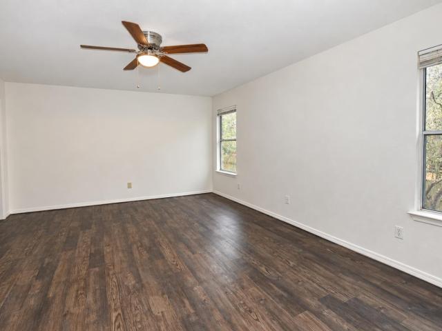 921 923 Sagewood Trl