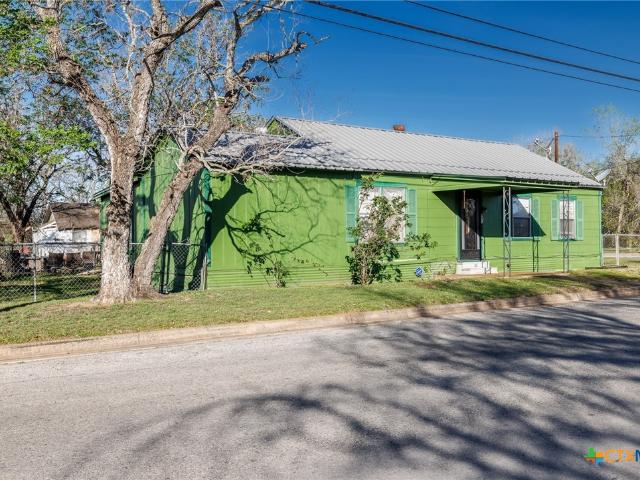 921 Robertson, Gonzales, TX 78629 | MLS #607779