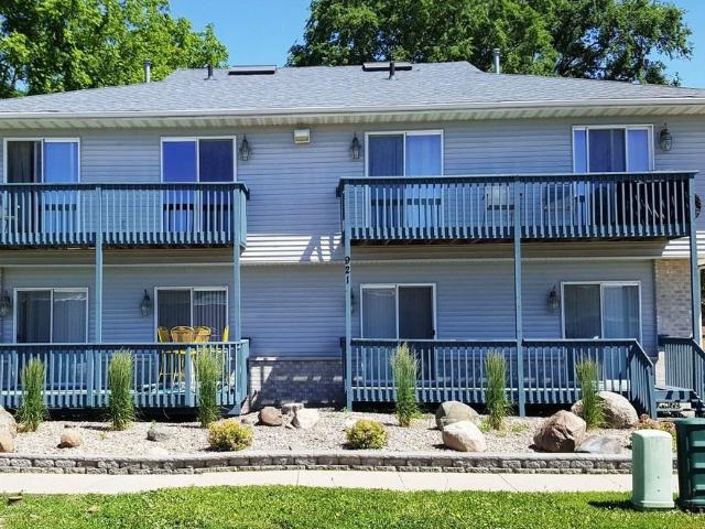 921 W 20th Street 4 Bedroom Apartment for Rent at 921 W 20th St, Cedar Falls, IA 50613