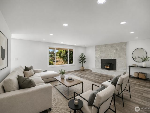 921 W Oak Court