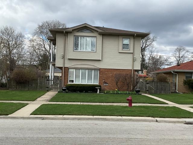 9226 Kilbourn Ave, Skokie, IL 60076 | MLS #12610