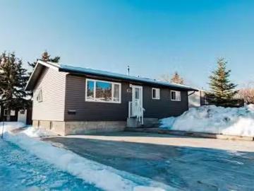 9221 111 Avenue, Grande Prairie, AB, T8V 3L7 house for sale.