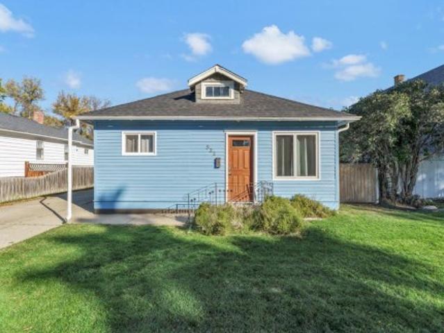 922 4 Street Se, Medicine Hat, AB, T1A 0M1 house for sale | Listing ID A2350 | Royal LePage