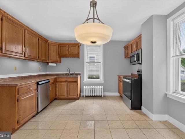 922 N High Street