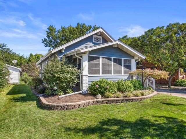 922 W Daniel Street