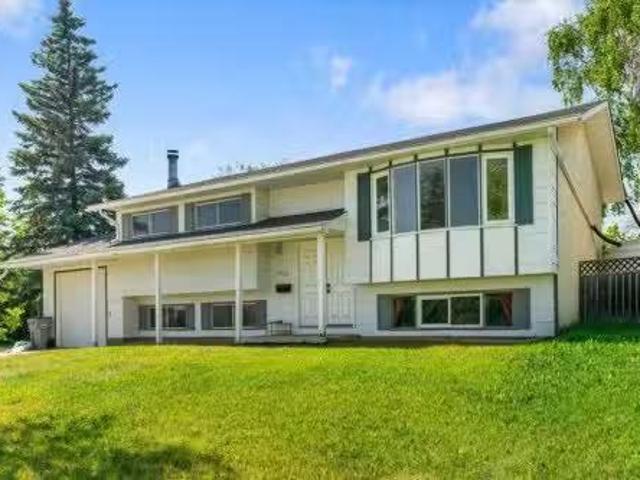9234 104 Avenue, Grande Prairie, AB, T8V 3W6 house for sale.