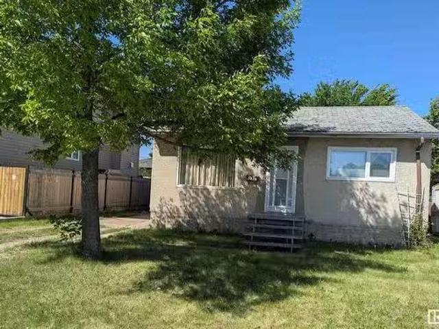 9236 151 Street, Edmonton, AB, T5R 1J7 house for sale Listi.