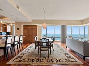 923 E Kilbourn Ave, Unit 1502