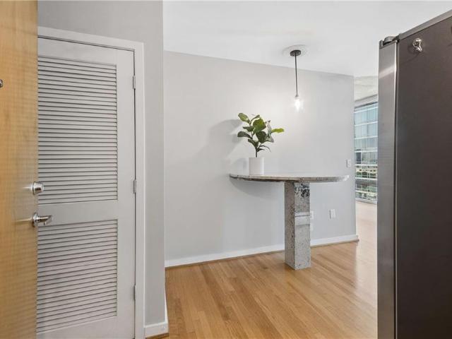 923 Peachtree Street NE 1332