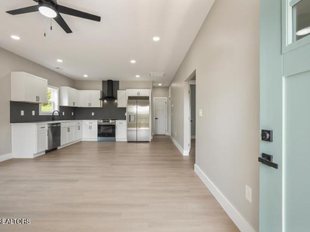 923 W Oak Hill Ave