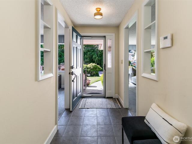 9240 Fauntleroy Way SW